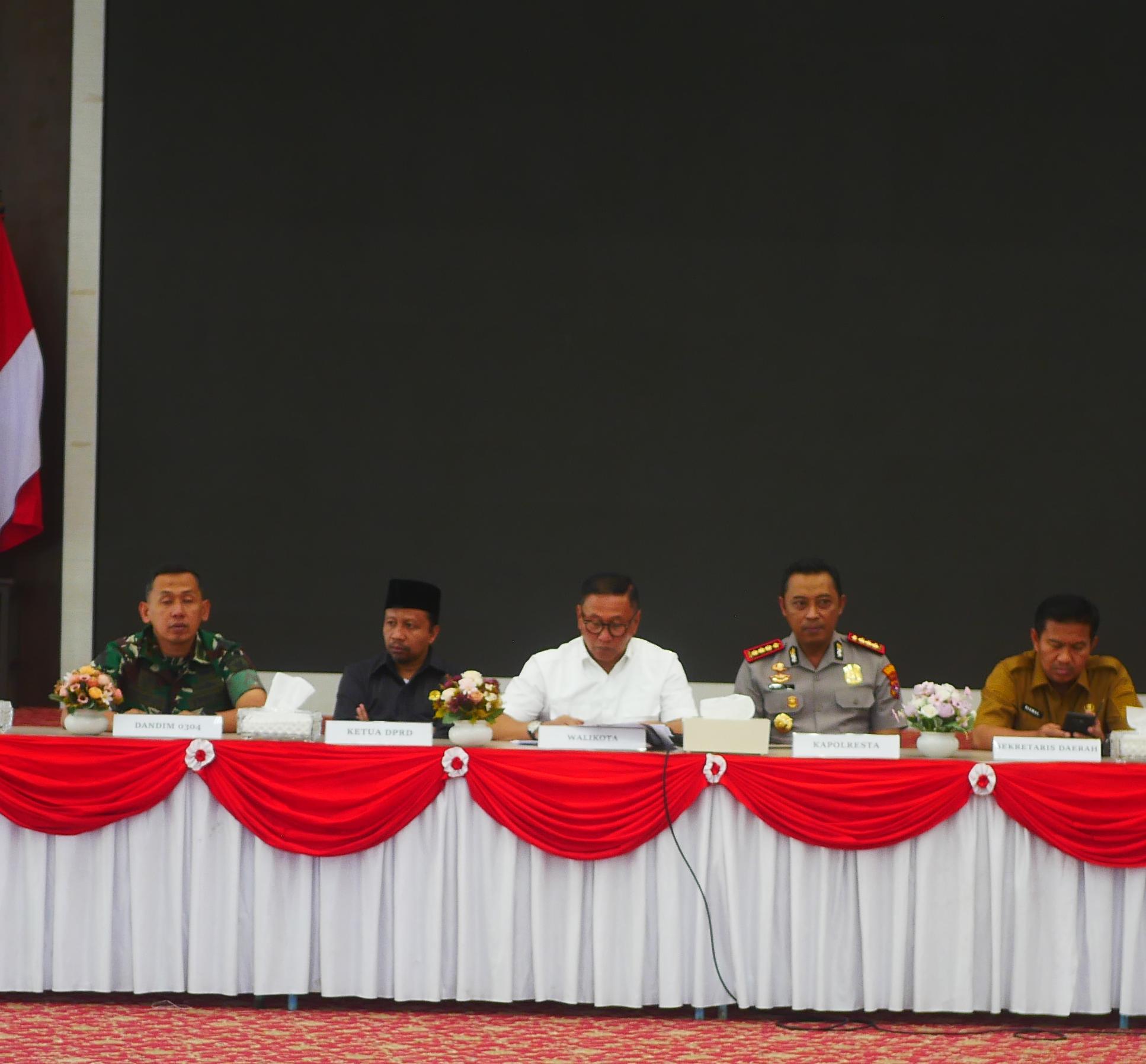 Ramlan Nurmatias Wali Kota Bukittinggi Saat Konferensi Pers Terkait 100 Tahun Jam Gadang(Foto:Minangsatu)